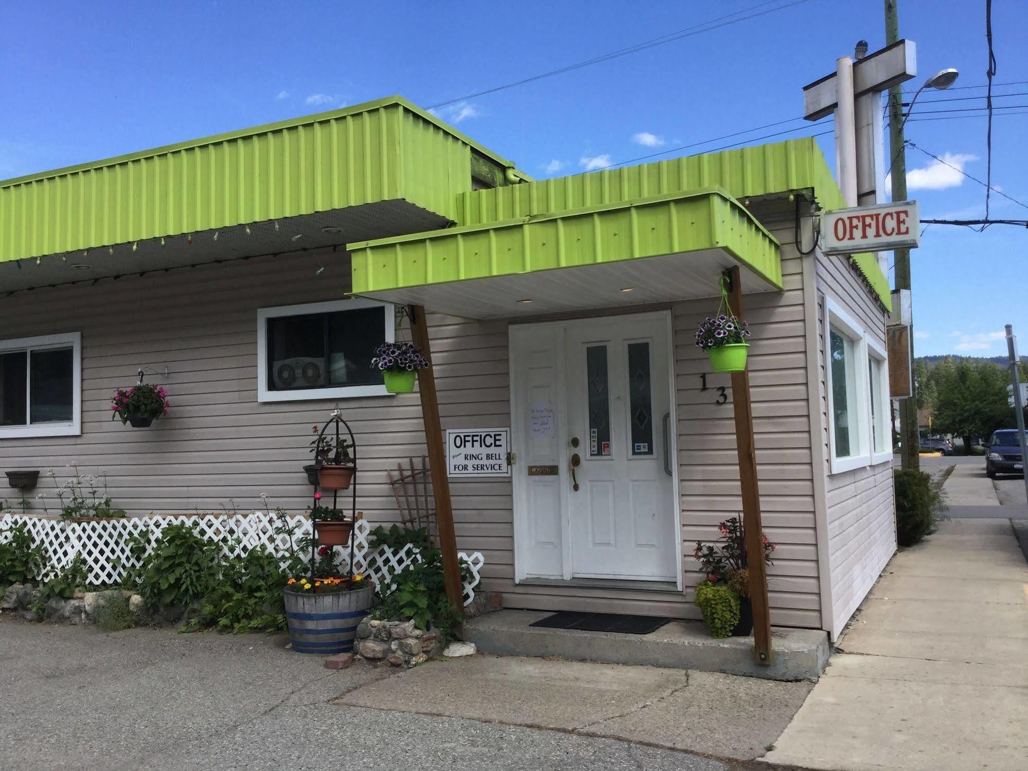 The Cedars Motel 2*